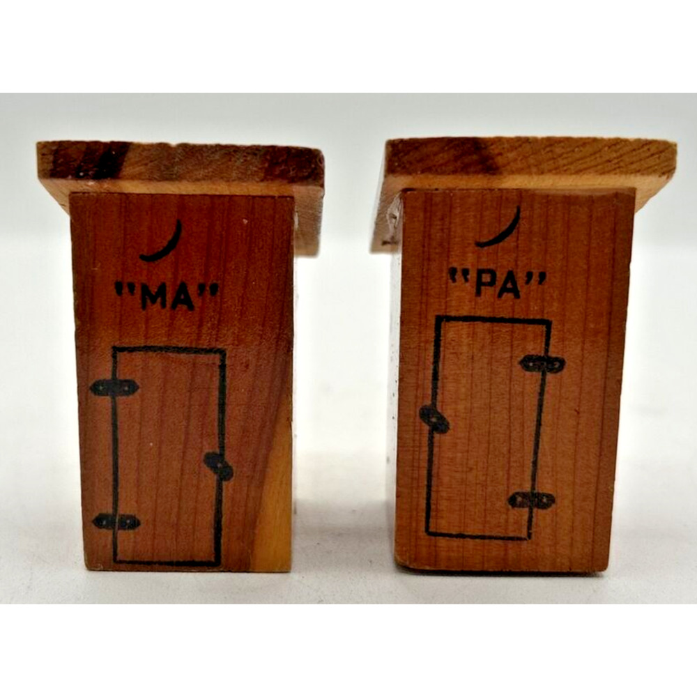 Vintage Retro Salt and Pepper Shakers Ma & Pa Wooden Outhouse U260/49